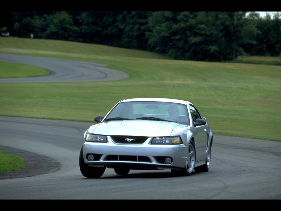  Ford Mustang SVT Cobra 2001 года  (фото 11 из 15)